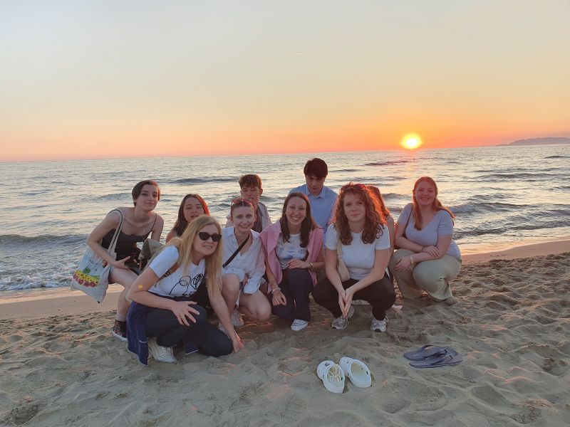 Schlergruppe Sonnenuntergang am Strand Viareggio